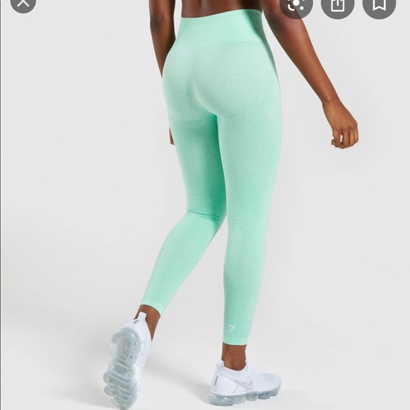 *SOLD* Gymshark Vital Seamless leggings in green - Picture 2 of 5